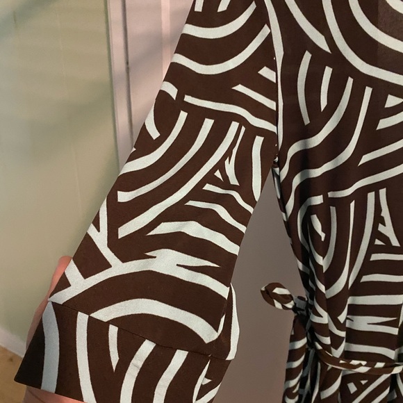 BCX brown & mint green geometric pattern wrap dress - Picture 10 of 16